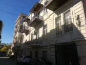 Satılır 4 otaqlı 170 m2 köhnə tikili Nizami m.