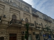 Satılır 3 otaqlı 120 m2 köhnə tikili ISR Plaza