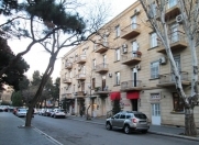 İcarəyə verilir 3 otaqlı 100 m2 köhnə tikili İçəri Şəhər m.