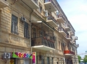 Satılır 3 otaqlı 75 m2 köhnə tikili Nizami kinoteatrı