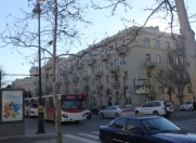 İcarəyə verilir 2 otaqlı 80 m2 köhnə tikili ABŞ səfirliyi