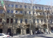 Satılır 4 otaqlı 150 m2 köhnə tikili Fəvvarələr meydanı