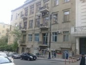 İcarəyə verilir 2 otaqlı 85 m2 obyekt Axundov bağı