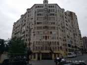 Satılır 5 otaqlı 300 m2 yeni tikili Nizami m.