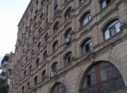 Satılır 3 otaqlı 70 m2 köhnə tikili Heydər Əliyev Mərkəzi