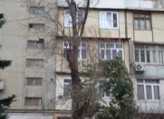 Satılır 3 otaqlı 80 m2 köhnə tikili Montin adına park