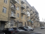 Satılır 2 otaqlı 70 m2 köhnə tikili Azneft meydanı
