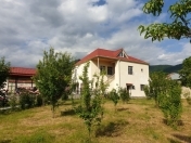 İcarəyə verilir 7 otaqlı 2400 m2 bağ evi Oğuz