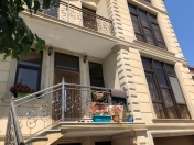 Satılır 9 otaqlı 480 m2 həyət evi Qaraçuxur