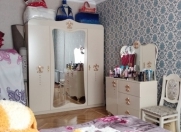 Satılır 4 otaqlı 98 m2 köhnə tikili Neapol dairəsi