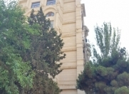 İcarəyə verilir 3 otaqlı 76 m2 köhnə tikili Heydər Əliyev Mərkəzi