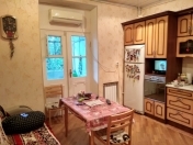 Satılır 3 otaqlı 106 m2 köhnə tikili İnşaatçılar m.