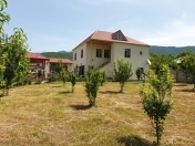 İcarəyə verilir 7 otaqlı 220 m2 bağ evi Oğuz