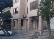 Satılır 3 otaqlı 75 m2 köhnə tikili Gənclik m.