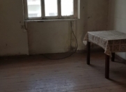 Satılır 1 otaqlı 25 m2 köhnə tikili 28 May m.