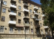 Satılır 3 otaqlı 78 m2 köhnə tikili Dövlət Statistika Komitəsi