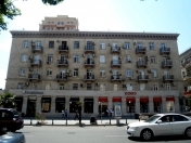 İcarəyə verilir 2 otaqlı 60 m2 köhnə tikili Nizami kinoteatrı