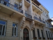 Satılır 4 otaqlı 121 m2 köhnə tikili ISR Plaza