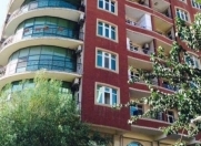 İcarəyə verilir 3 otaqlı 95 m2 yeni tikili Tibb Universiteti