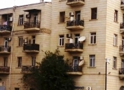 İcarəyə verilir 4 otaqlı 105 m2 köhnə tikili İçəri Şəhər m.