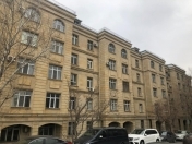 Satılır 3 otaqlı 90 m2 köhnə tikili Səməd Vurğun parkı