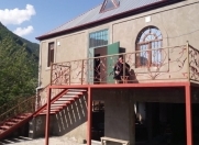 İcarəyə verilir 5 otaqlı 100 m2 həyət evi Qax