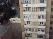 Satılır 2 otaqlı 57 m2 köhnə tikili Neftçilər m.