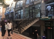 İcarəyə verilir 4 otaqlı 200 m2 obyekt Nizami m.