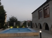 Satılır 8 otaqlı 300 m2 həyət evi Saray