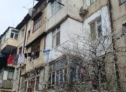 İcarəyə verilir 3 otaqlı 100 m2 köhnə tikili Memar Əcəmi m.