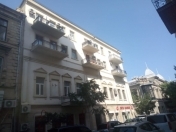 İcarəyə verilir 3 otaqlı 80 m2 köhnə tikili Fəvvarələr meydanı