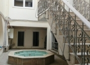 İcarəyə verilir 6 otaqlı 300 m2 ofis Nizami m.