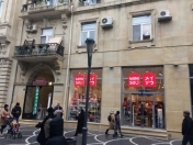 Satılır 3 otaqlı 100 m2 köhnə tikili Xəqani ticarət mərkəzi