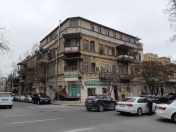 Satılır 22 otaqlı 710 m2 köhnə tikili Nizami m.