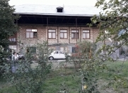 Satılır 10 otaqlı 300 m2 həyət evi Şəki