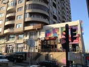 İcarəyə verilir 4 otaqlı 110 m2 obyekt Ayna Sultanova heykəli