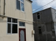 Satılır 3 otaqlı 70 m2 həyət evi İnşaatçılar m.
