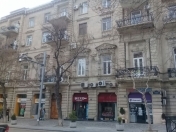 İcarəyə verilir 2 otaqlı 80 m2 köhnə tikili Sahil m.