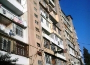 Satılır 4 otaqlı 90 m2 köhnə tikili Neapol dairəsi