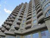 Satılır 4 otaqlı 294 m2 yeni tikili Nizami m.