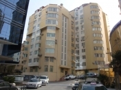 İcarəyə verilir 3 otaqlı 95 m2 köhnə tikili Gənclik m.