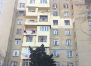 Satılır 3 otaqlı 70 m2 köhnə tikili Neapol dairəsi