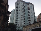 İcarəyə verilir 4 otaqlı 210 m2 yeni tikili Sirk