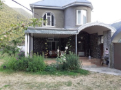 İcarəyə verilir 4 otaqlı 150 m2 həyət evi Qax