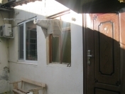 Satılır 2 otaqlı 80 m2 həyət evi Elmlər Akademiyası m.