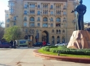 İcarəyə verilir 3 otaqlı 100 m2 köhnə tikili Sahil m.