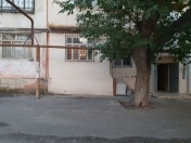 Satılır 2 otaqlı 42 m2 köhnə tikili Qara Qarayev m.