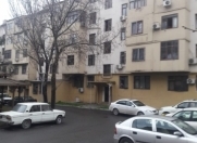 Satılır 3 otaqlı 60 m2 köhnə tikili Memar Əcəmi m.