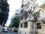 Satılır 3 otaqlı 70 m2 köhnə tikili Qara Qarayev m.