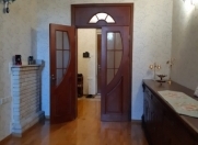 İcarəyə verilir 9 otaqlı 300 m2 həyət evi Rəsulzadə